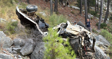 Antalya'da Uçuruma Düşen Kamyonetin Sürücüsü Hayatını Kaybetti