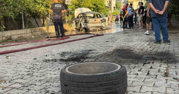 Antalya'da Yangın Korkusu: Otomobil Alev Alev Yandı