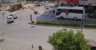 Antalya'da Yaya Geçidinde Kazaya Neden Olan Otomobil Çarpışması