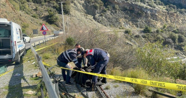 Antalya'da Yol Kenarında Kadın Cesedi Bulundu