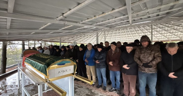 Antalya'daki Trafik Kazasında Anne ve Kızının Cenazesi Toprağa Verildi