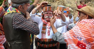 Antalya'daki Yöresel Ürünler Festivali Yörük Göçü Canlandırması ile Renklendi
