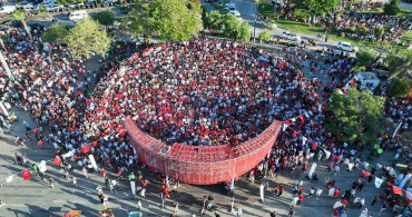 Antalyalılar dünya kupası heyecanı için olbia kent meydanı’nda buluştu