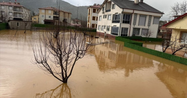 Antalya'nın Akseki İlçesinde Şiddetli Sağanak Yağış Yaşamı Olumsuz Etkiledi