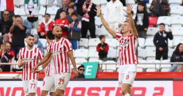 Antalyaspor evinde güldü: Karagümrük'ü 10 kişi yendi