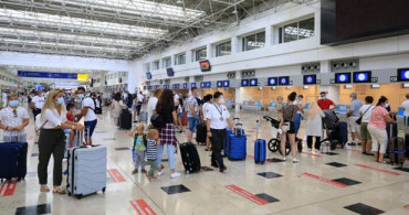 Antalya'ya Bir Hafta İçinde 180 Bin Turist Geldi