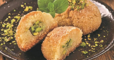 Antep Fıstıklı İrmik Tatlısı