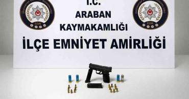 Araban'da Şüpheli Araçta Ruhsatsız Silah Ele Geçirildi