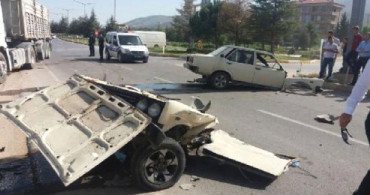 Araç İkiye Bölündü, Burunları Bile Kanamadı