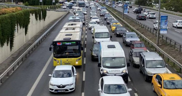 Araç sürücülerini ilgilendiriyor: O bölgede yağmur nedeniyle yoğunluk arttı