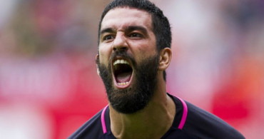 Arda Turan Ünlü Şarkıcının Burnunu Kırdı