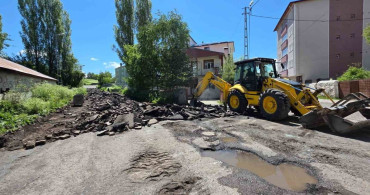 Ardahan Belediyesi, kaldırım yapım ve yenileme çalışmalarına devam ediyor