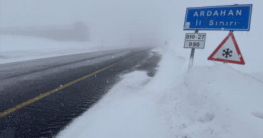 Ardahan-Şavşat Kara Yolu Tır Trafiğine Kapatıldı