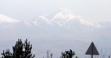 Ardahan Yüksek Kesimlerinde Kar Yağışı Etkili Oldu