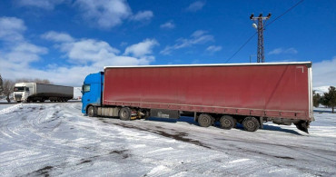 Ardahan'da Ağır Tonajlı Araç Geçişi Normale Döndü
