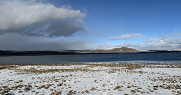 Ardahan'da Aktaş Gölü Karla Kaplandı