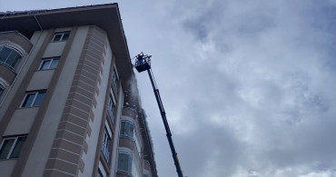 Ardahan'da Buz Sarkıtları Temizleniyor