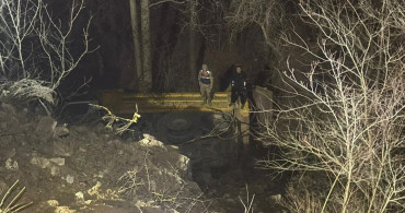 Ardahan'da Kamyon Devrildi: Sürücü Hayatını Kaybetti