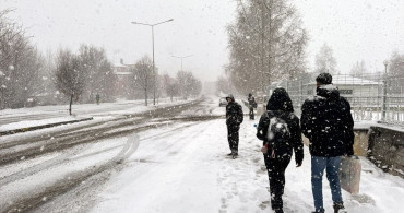 Ardahan'da Kar Yağışı Etkisini Gösteriyor