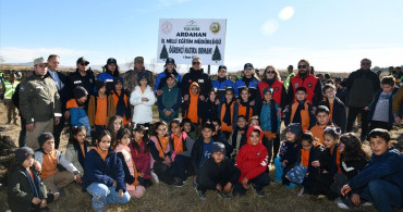 Ardahan'da Öğrenciler Fidan Dikti: Gelecek İçin Yeşil Vatan Projesi