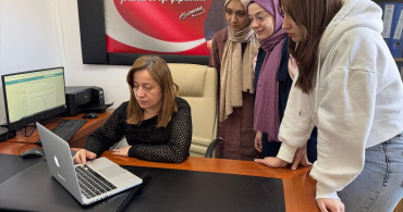 Ardahan'da Öğretmenlerden Anadolu Ajansı'na Destek