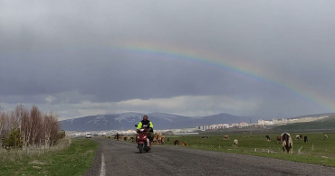 Ardahan'da sağanak yağış sonrası gökkuşağı büyüledi
