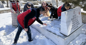 Ardahan'da Şehit Mezarlıklarının Bakımına Önem Veriliyor