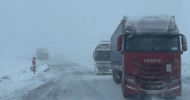 Ardahan'da Ulaşım Kar ve Tipi Sebebiyle Kesildi