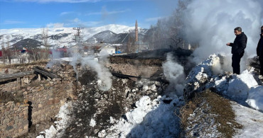 Ardahan'da Yangın: Tek Katlı Ev Küle Döndü