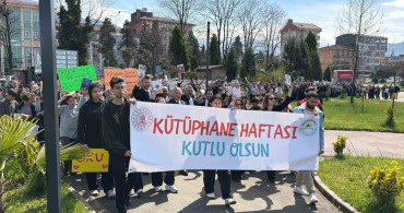 Arhavi'de 'Kitap Yolu' Yürüyüşü ile Okuma Farkındalığı