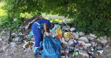 Arnavutköy Belediyesi, Karaburun Sahili'nde temizlik çalışması başlattı