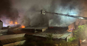 Arnavutköy'de Ahşap Kalıp Üretim Tesisinde Yangın!