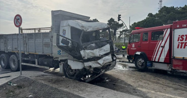 Arnavutköy'de Kamyon Kazası: İki Şoför Yaralandı