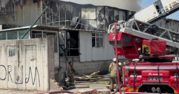 Arnavutköy’de sünger fabrikasında çıkan yangın 3 saatte kontrol altına alındı