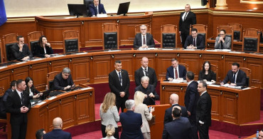 Arnavutluk Meclisi'nde Kabine Değişiklikleri Onaylandı