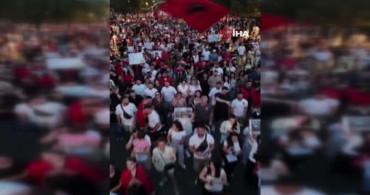 Arnavutluk’ta Flamingo Devrimi Protestoları