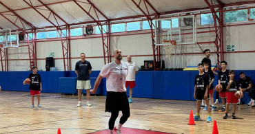 Arturas Milaknis Genç Basketbolcularla Ankara'da Buluştu