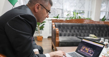 Artvin Valisi Turan Ergün Anadolu Ajansı'nın Oylamasına Katıldı