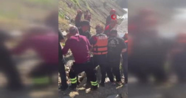 Artvin'de dereye uçan kamyondaki kayıp şahsın cansız bedenine 14 gün sonra ulaşıldı