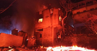 Artvin'de Korkutan Yangın! 4 Eve Sıçradı!