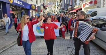 Artvin'de Otizm Farkındalık Yürüyüşü