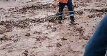 Artvin'de sağanak yağış sonrası dere taşkınları meydana geldi