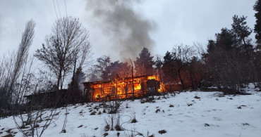 Artvin'de Yangın Felaketi: Ahşap Ev Kül Oldu