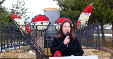 Aşık Veysel Vefatının 53. Yılında Sivas'ta Anıldı