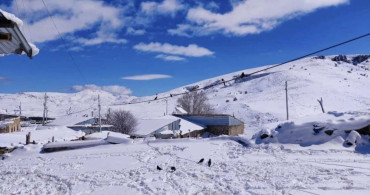 Aşkale'de Nisan Ayında Beklenmedik Kar Yağışı