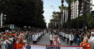 Atakum Kadınlar Bandosu, Adana Festivali'nde Parladı