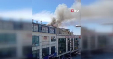 Ataşehir’de 3 katlı binanın çatı katında yangın