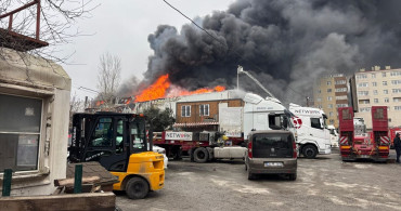 Ataşehir'de İş Yerinde Yangın: İtfaiye Müdahale Ediyor