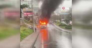Ataşehir'de Servis Minibüsü Yandı