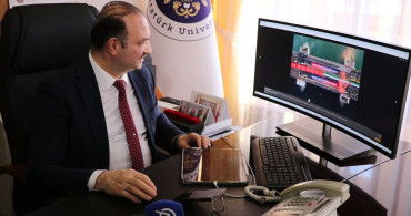 Atatürk Üniversitesi Rektörü Hacımüftüoğlu, 'Yılın Kareleri'ni Oyladı